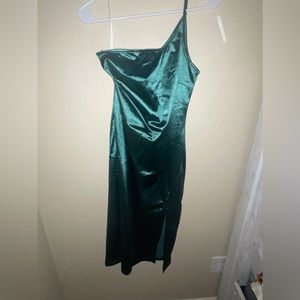 Green satin one shoulder elegant dress!